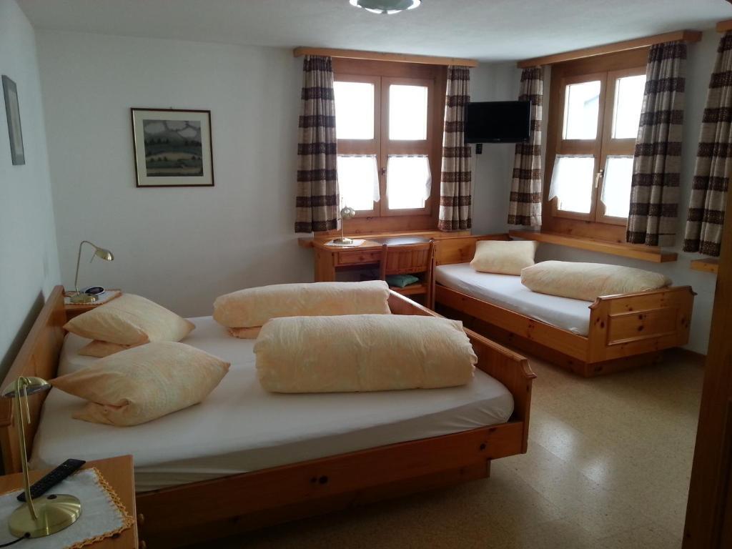 Hotel Chavalatsch Müstair Szoba fotó